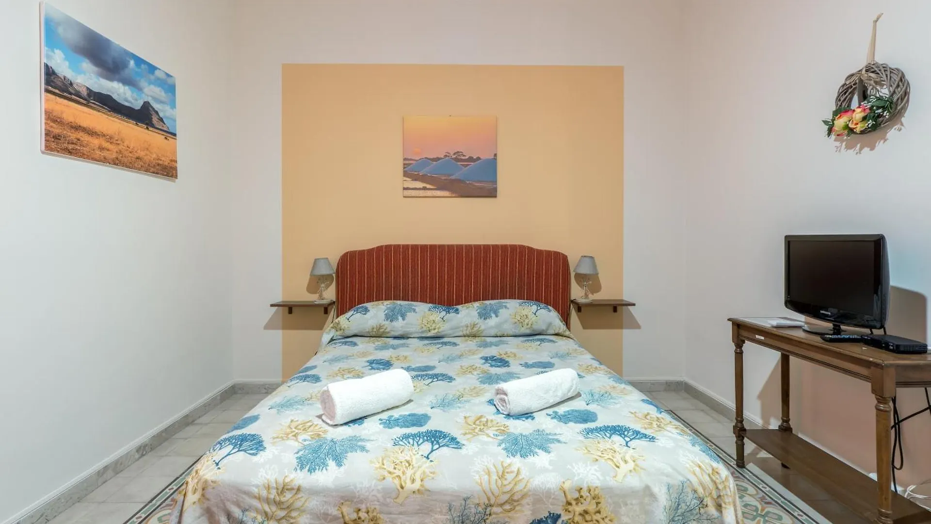 The Twins Rooms In Trapani 1 Guest house