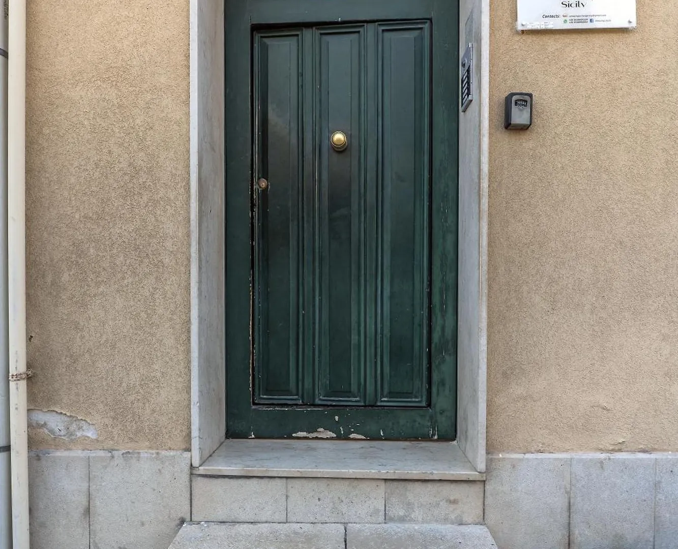 The Twins Rooms In Trapani 1 Guest house