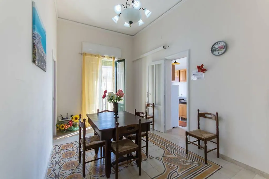 The Twins Rooms In Trapani 1 0*,  Italia